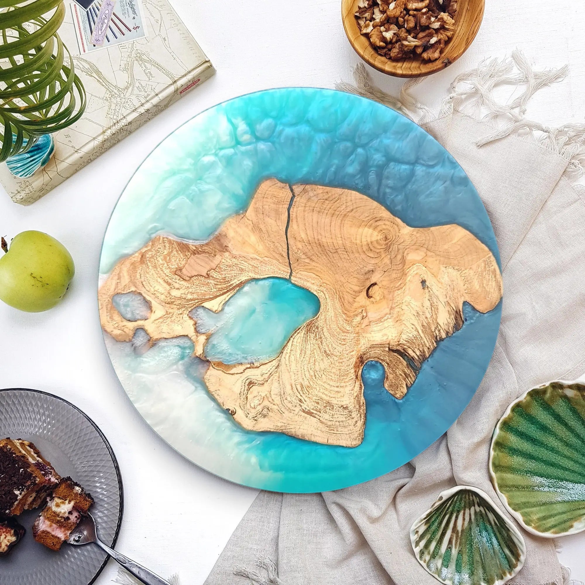 Coastal Halo – Handmade Olive Wood & Epoxy Resin Round Serving Board KitchenResinArt